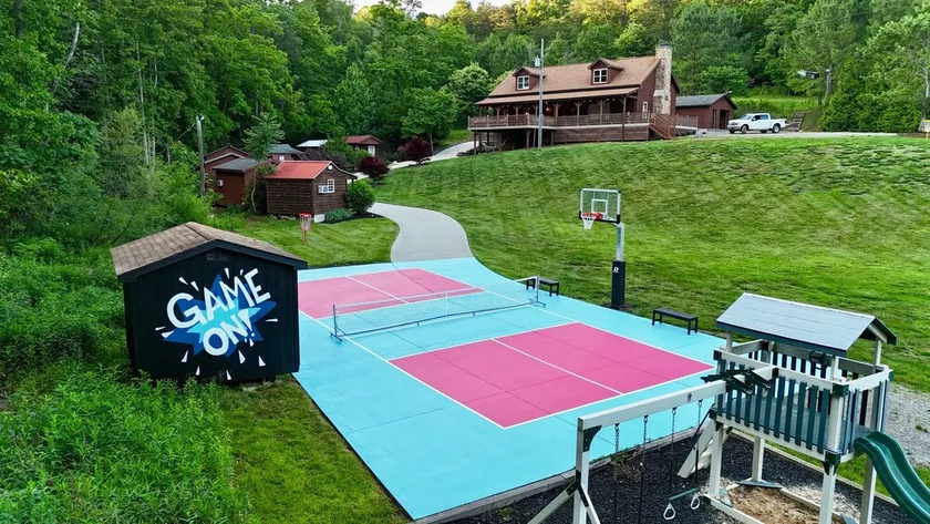 Weaverville Cabin + Mini Cabins w/ Pickleball + Hot Tub + 50 Acres - Image 1