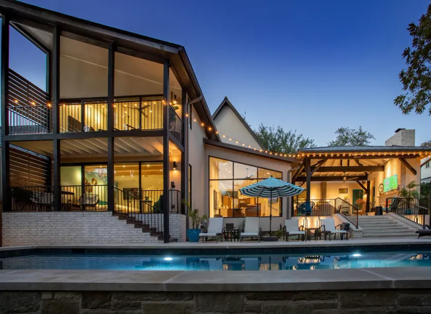 Luksus møder Komfort 6BR / 3BA Home Fabulous Outdoor Patio & Pool 8 Mins Downtown - Image 1