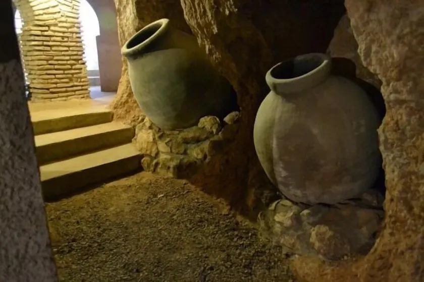 Landejendomme (fuldt udlejet) Cueva de la Cereria til 6 personer + 1 ekstra - Image 1