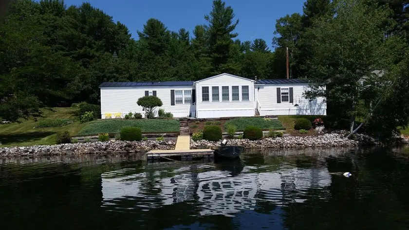 Charming House  13  feet from lake  with Breathtaking Water Views for Rent - Image 1