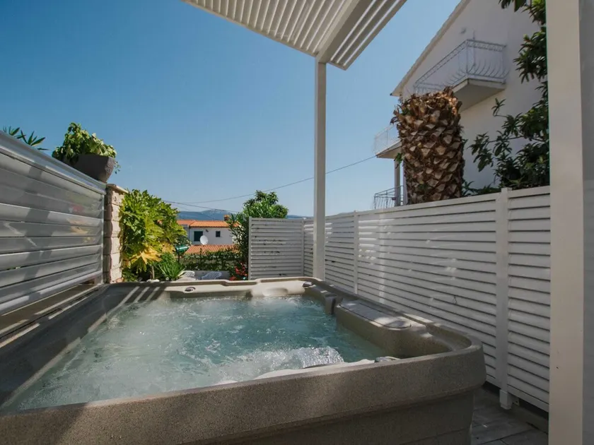 Holiday Apartment With a Private Terrace & Hot Tub, Near the Beach - Image 1