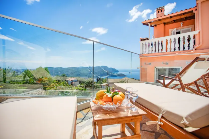 Loris Residence - Image 1