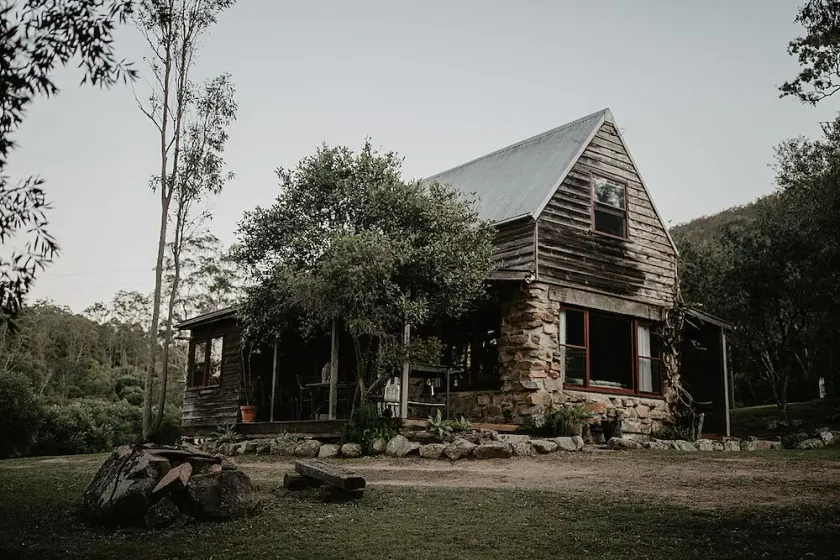 Unique Rockhouse,  private jacuzzi, bush views - Image 1