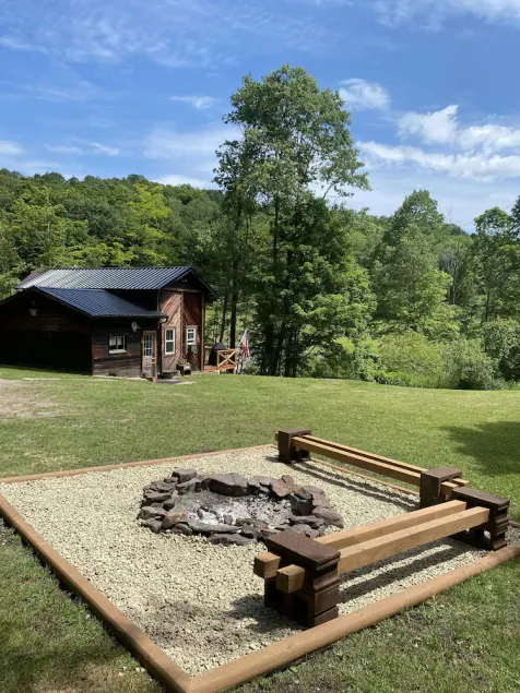 The Railroad Scale House: 40 private acres & creek - Image 1