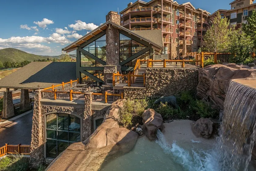 Top Floor 1 Bedroom Unit at Amazing Westgate Resort base of Canyons Ski Area - Image 1