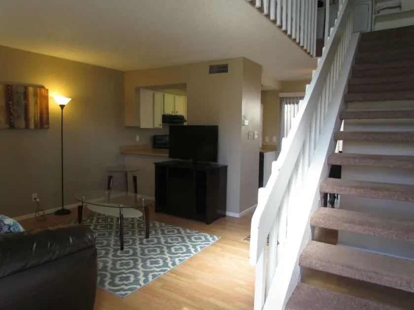 Townhouse in Las Vegas Near Strip - Image 1