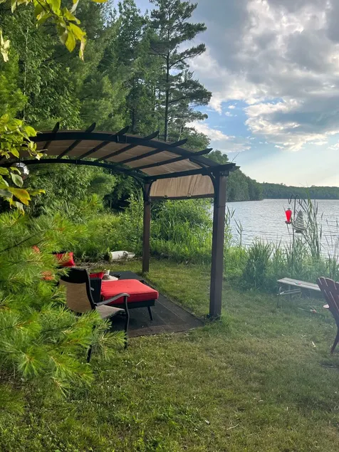 Beautiful private waterfront cottage <br> - Image 1