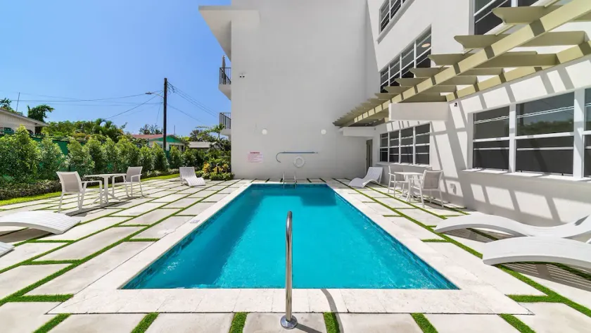Across from beach with resort pool - Coral Beach 202 - Image 1