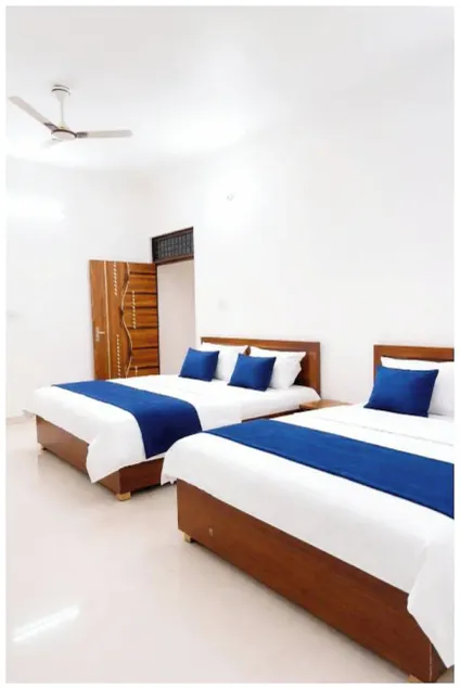 Hotel Shri Geeta Dham Near Prem Mandir - Image 1