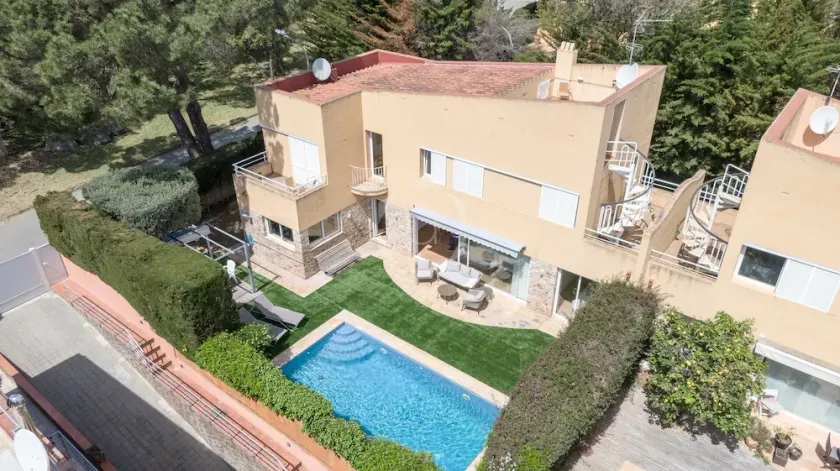 Moderne Villa mit eigenem Schwimmbecken, 7 Gehminuten zu Stränden. - Image 1