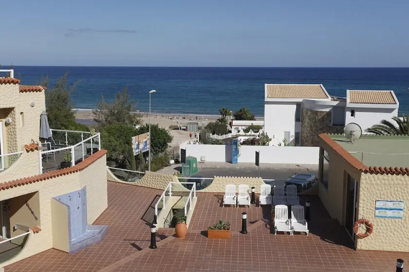 Apartamento de vacaciones frente al mar, a solo 50 metros de la playa, wifi ilimitado gratuito - Image 1