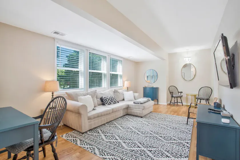 West Annapolis Hidden Gem <.75Mile To Navy Stadium <1Mile to Downtown Annapolis  - Image 1
