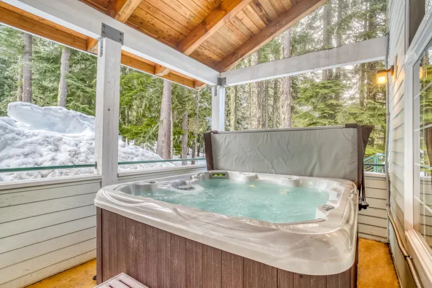 Government Camp Lodge with Hot Tub and Room for the Whole Family! - Image 1