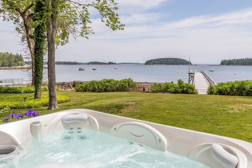 Sailor's Valentine: Bayfront Home am Privatstrand mit Dock und Whirlpool! - Image 1