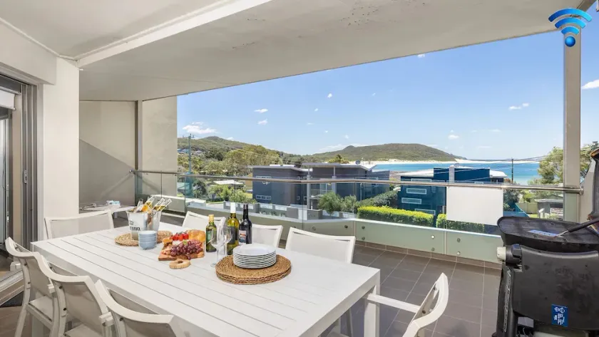 Solaris – beach and ocean views - Image 1