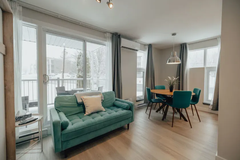 Luxurious condo in downtown Magog with wood fireplace and pool - Image 1