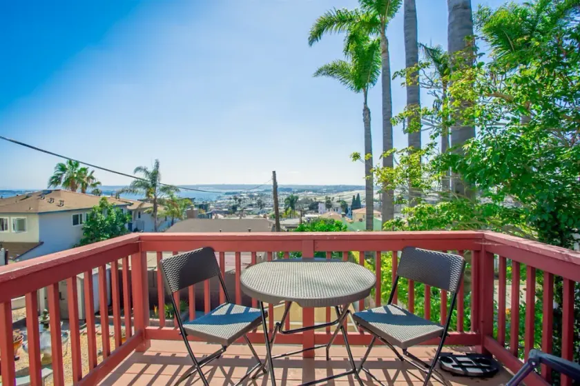 Great Views Studio apartment near Little Italy - Image 1