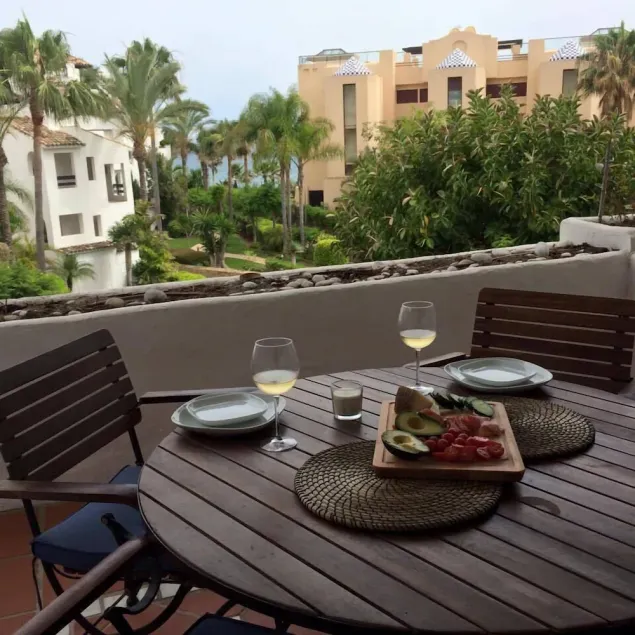 Familienapartment mit 2 Schlafzimmern und Meerblick. Zu Fuß zum Strand und Annehmlichkeiten - Image 1