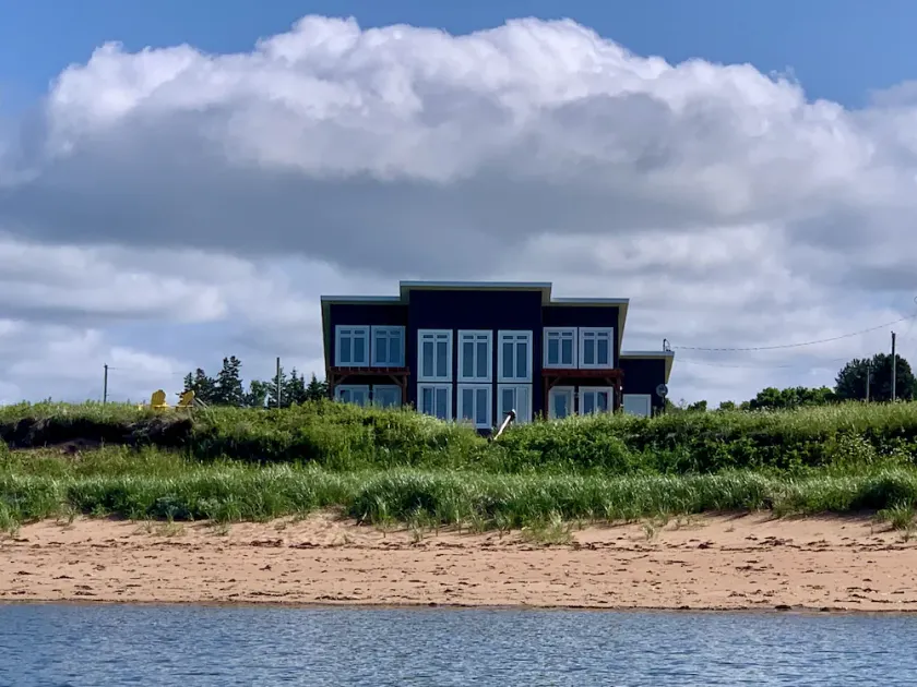 Luminosa e ariosa Oceanfront Beach House! - Image 1