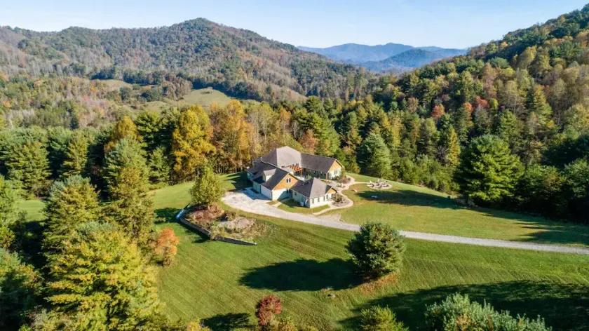 Villa at Stony Woods Estate near Asheville - Image 1