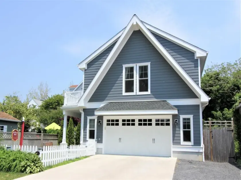 Pet Friendly Carriage House Walkable to Beach - Image 1