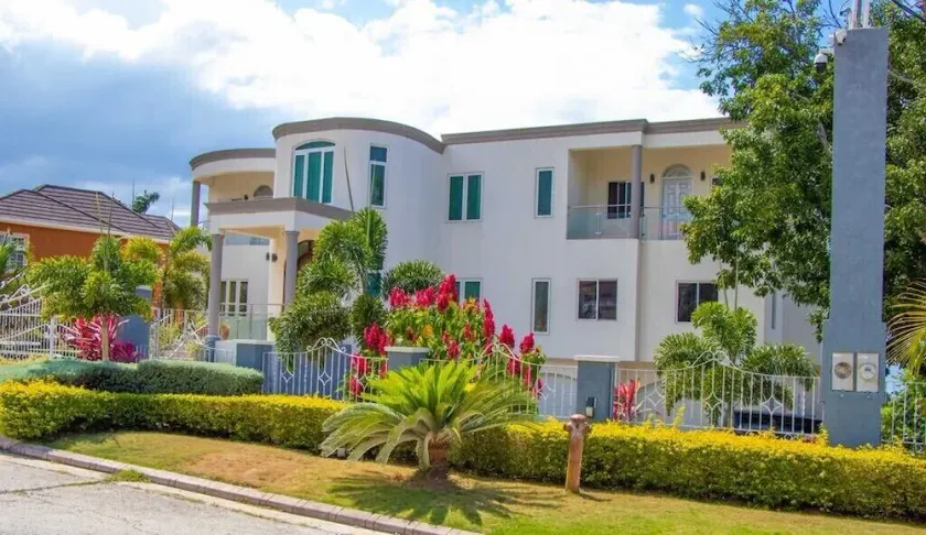 CrystalJamaica Villa ,great for Family Corporate retreat or friends get together - Image 1
