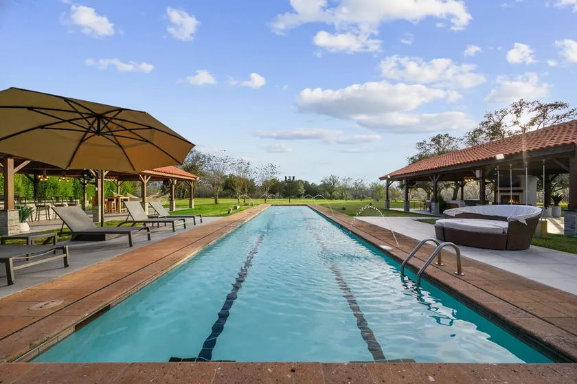 AMAZING!!! Beautiful Country House. -  Access to River, Olympic pool, Sleep 24. - Image 1