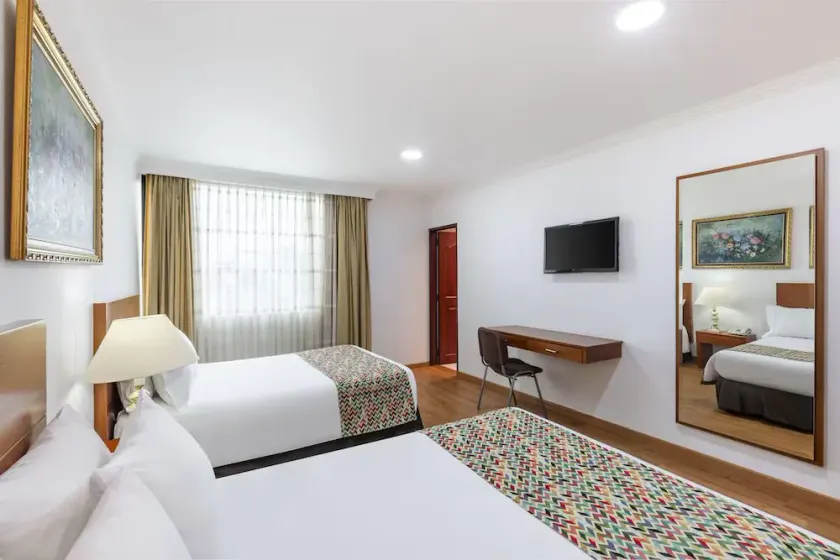 4 Elegant Units! FREE Parking, City Views, Minutes to Parque de la 93 - Image 1
