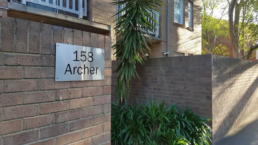 Highly rated 2 bedroom self contained apartment in a fantastic location - Image 1