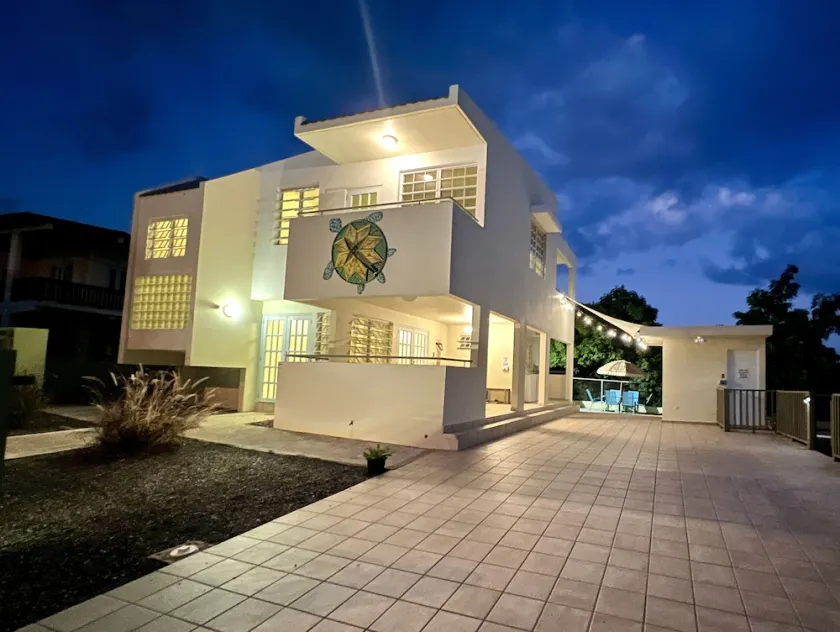 * 1 MILE FROM THE BEACH! * Quiet dead end street in great location! * - Image 1
