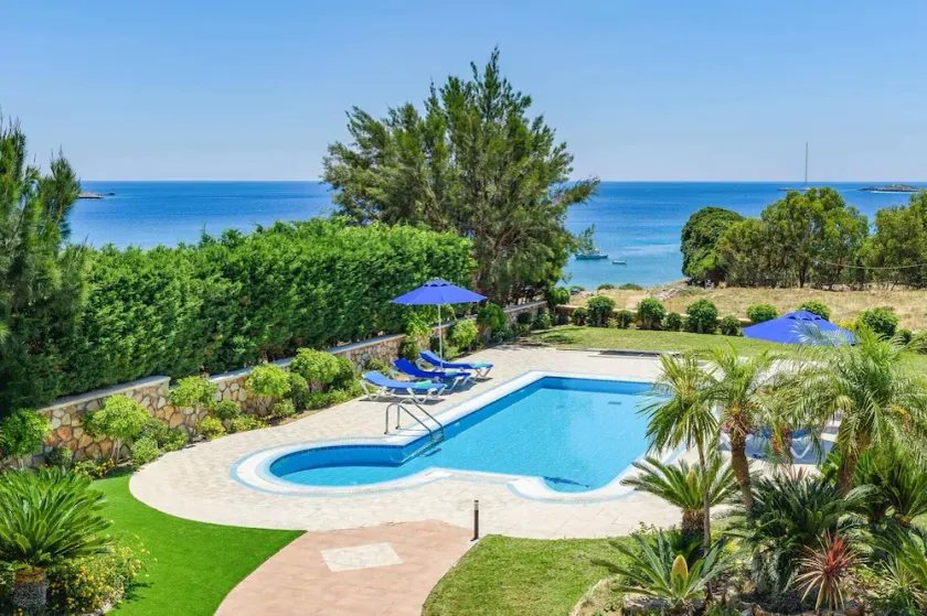 Villa Clive by Villa Plus - Image 1