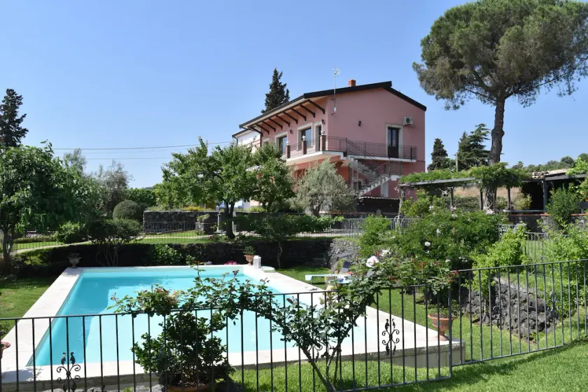 Luxuriöse sizilianische Villa mit großem Pool, Weinberg und Blick auf das Meer und den Berg. Ätna - Image 1