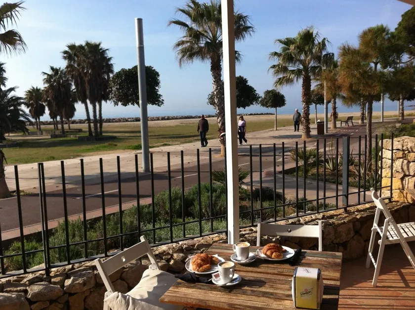 Charming penthouse with sea views, 2 large terraces and 40m to the beach - Image 1