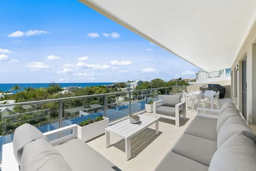 Crystal Shores Top Floor U/4, Stunning Sea View Apartment 200m to Sunshine Beach - Image 1
