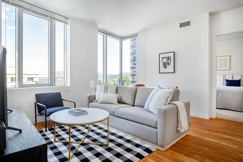Roomy Downtown Bellevue 2BR w/ Gym, W/D, near shops, by Blueground - Image 1