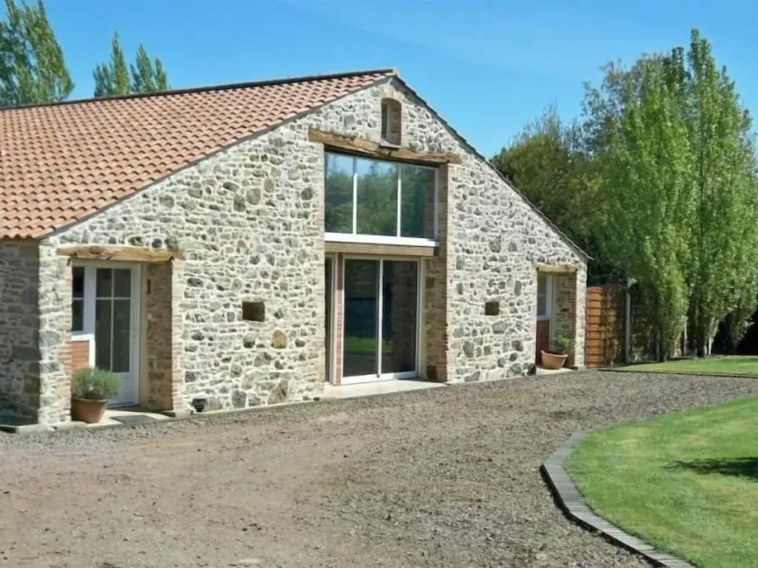 Renovated Barn with Private Pool, Large Garden, and Modern Amenities in Le Champ-Saint-Père - Image 1
