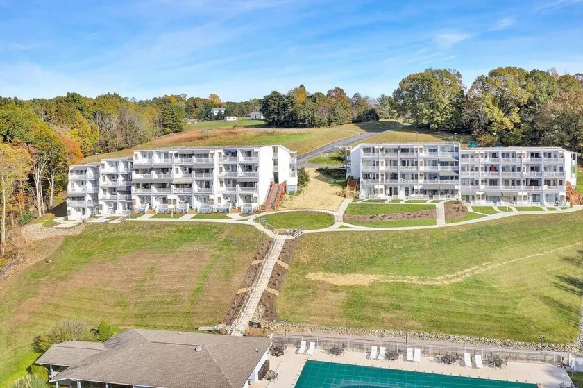 Recently updated 1 BR Condo with stunning lake views - No cleaning or linen fees - Image 1
