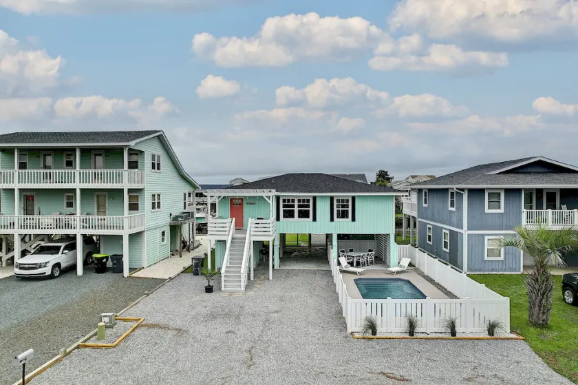 \"Unleashed & Untied\" - Pet Friendly Canal Home, 3 Bedrooms / 2 Bathrooms - Image 1
