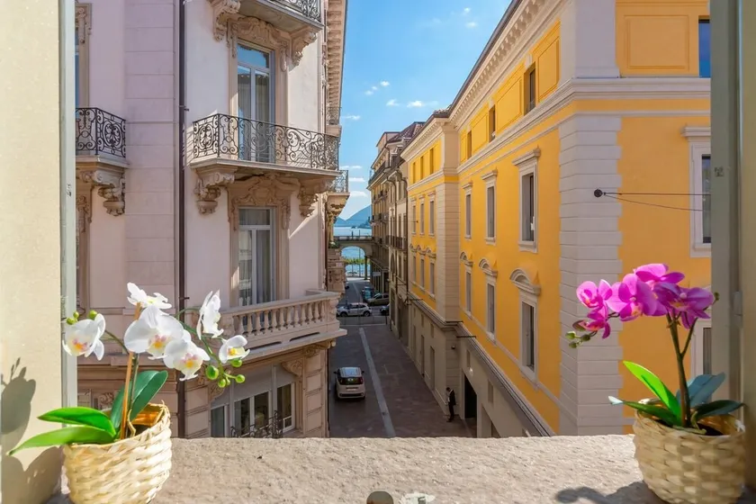 Lugano LakeView Apartment with Self Check in & Private Parking on Request - Image 1