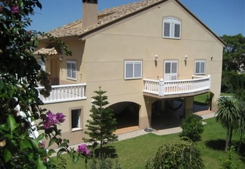 Holiday Home 'Villa in Cullera Valencia' with Mountain View, Pool & Wi-Fi - Image 1