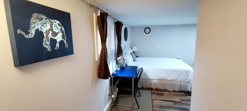Adorable and Clean Suite walk to Downtown  Noblesville - Image 1