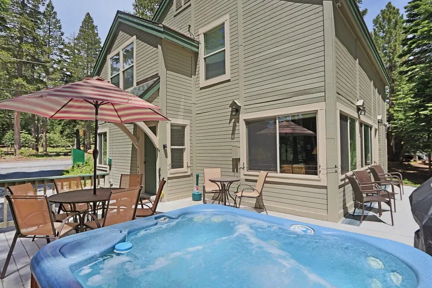 Clubhouse - 4 bedroom, 3 bath - hot tub, quiet location - Image 1
