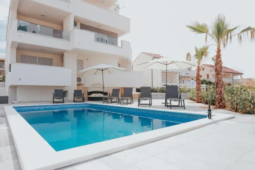 Apartments Pool Villa Aldura - Image 1