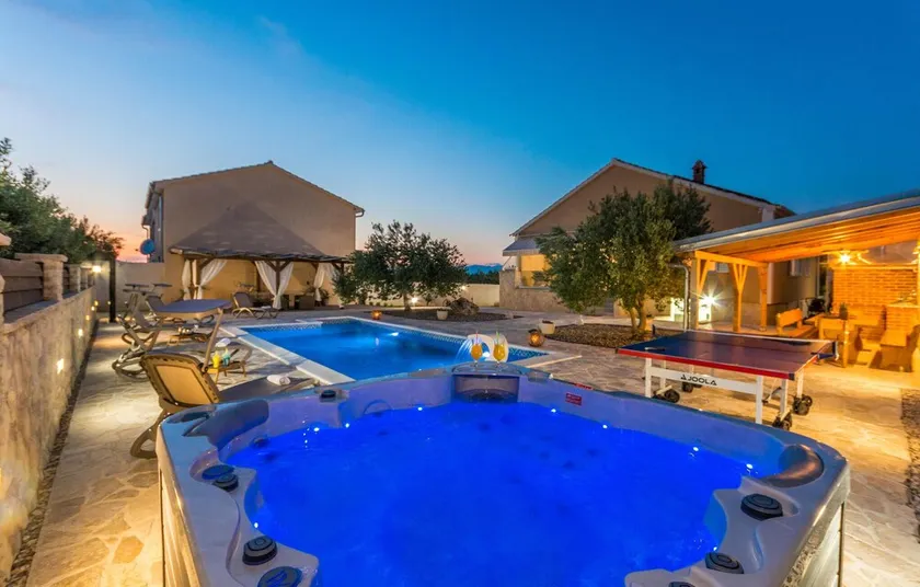 Nice home in Polaca with private swimming pool, can be inside or outside - Image 1
