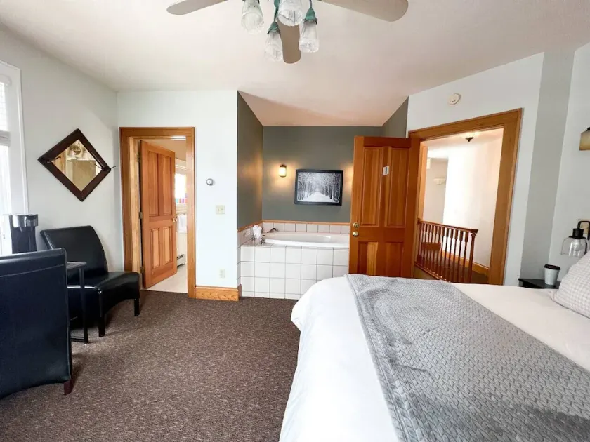 Huron Suite @ The Bayfield Guest House, Bayfield - Image 1
