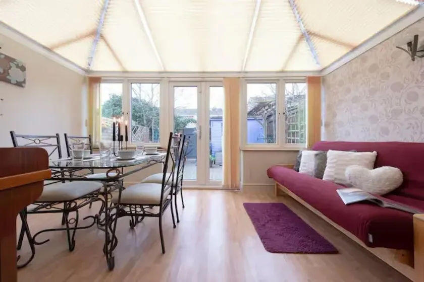 3bedroom Sleeps8 Parking FamilyFriendly NearExcel - Image 1