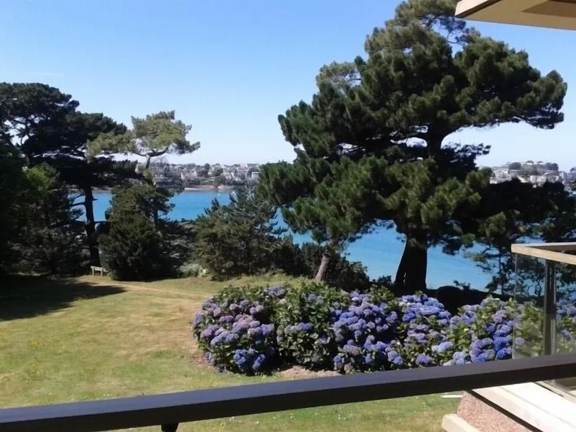 STUDIO 30 m2 sea view with terrace in private park - Image 1