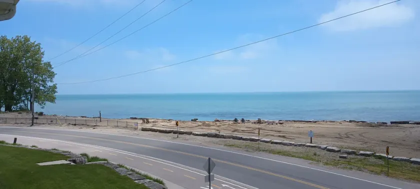 Lake view ! 1 King bed, 2 Queens 82\" TV for evening Movies - 3 bed 3 bath - Image 1