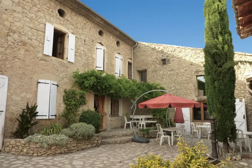 Mas DISTAISE, 5 bedrooms, 4 bathrooms, pool, billiards.  Vacations with family and friends - Image 1