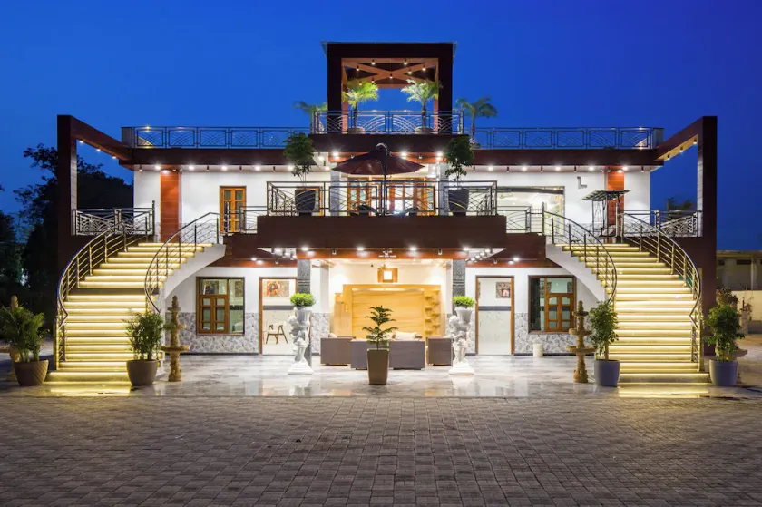 ELIVAAS Ivory Estate Pet-friendly Farm - Image 1